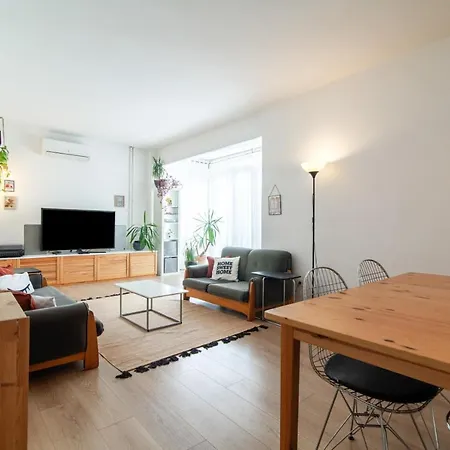 Modern Flat With Central Location In Kadikoy Apartment *