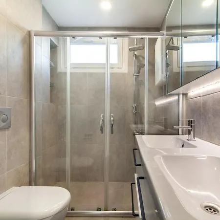 Modern Flat With Central Location In Kadikoy Apartment